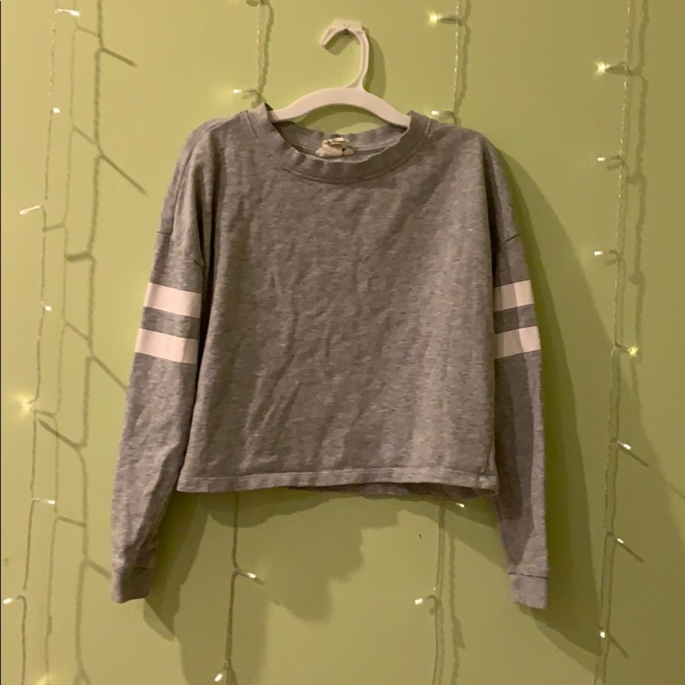 Grey long sleeve crop top